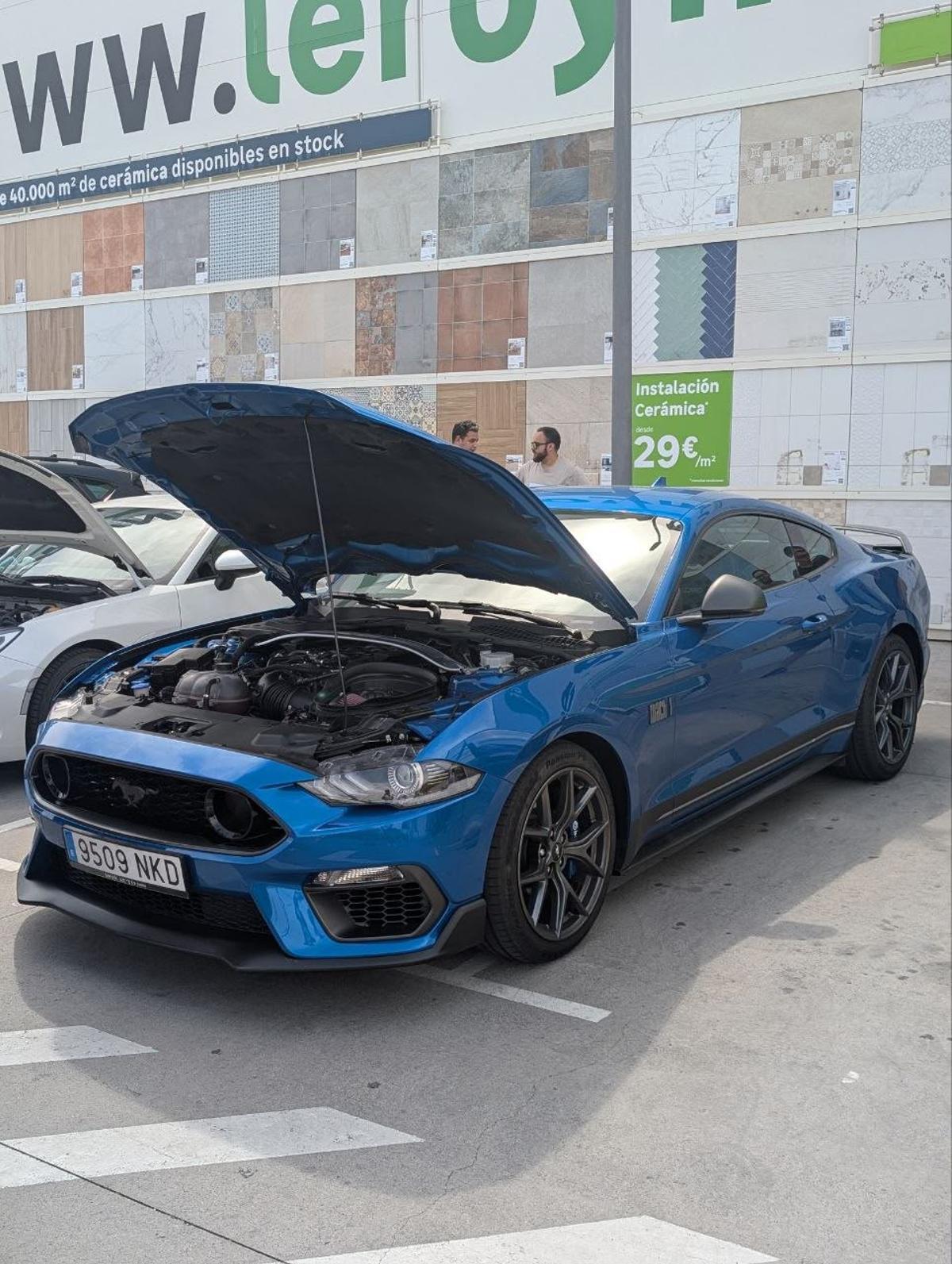 Desde un Nissan de 60.000 euros llegado de Japón hasta proyectos hechos en casa: así es el Cars&Coffee de Castelló