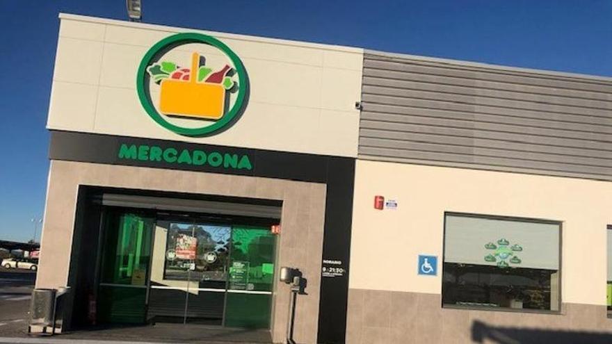 Fachada del nuevo Mercadona que hoy abre sus puertas en Malpartida de Cáceres.