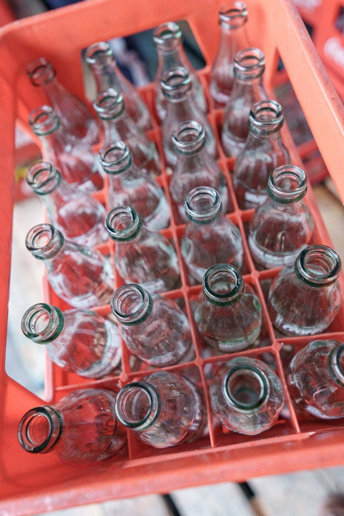 Quique, en el polígono industrial El Prado de Mérida, durante una jornada de clasificación de botellines