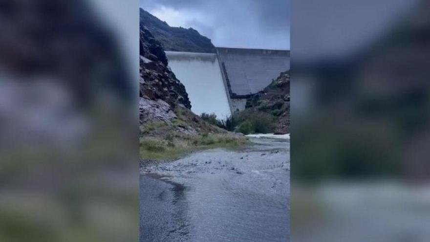 Rebosan las presas de La Aldea de San Nicolás por las lluvias de la borrasca Therese en Gran Canaria