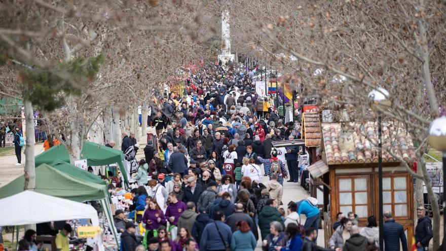 En imágenes | Los zaragozanos no fallan a su cita en el Tío Jorge por la Cincomarzada