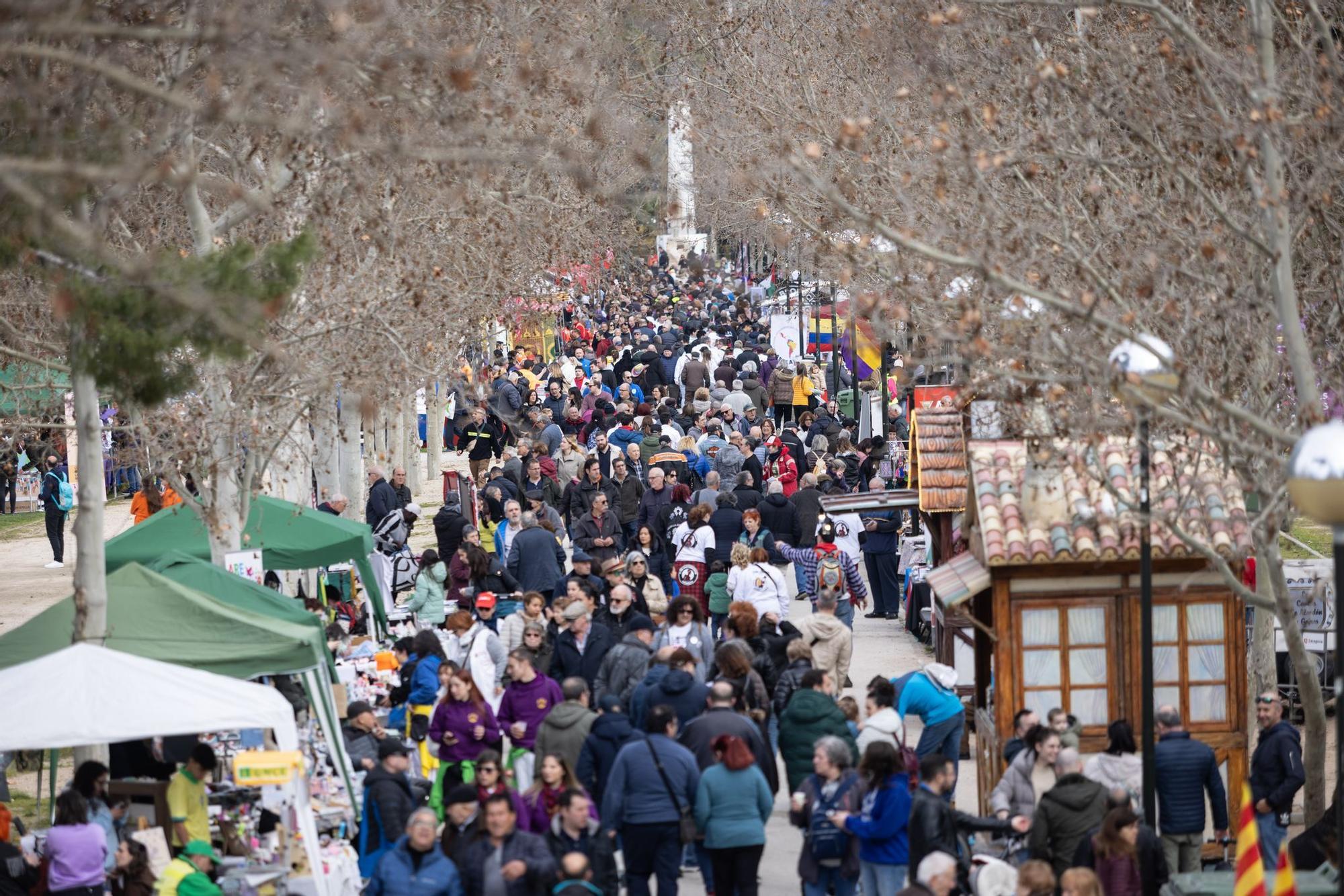 En imágenes | Los zaragozanos no fallan a su cita en el Tío Jorge por la Cincomarzada