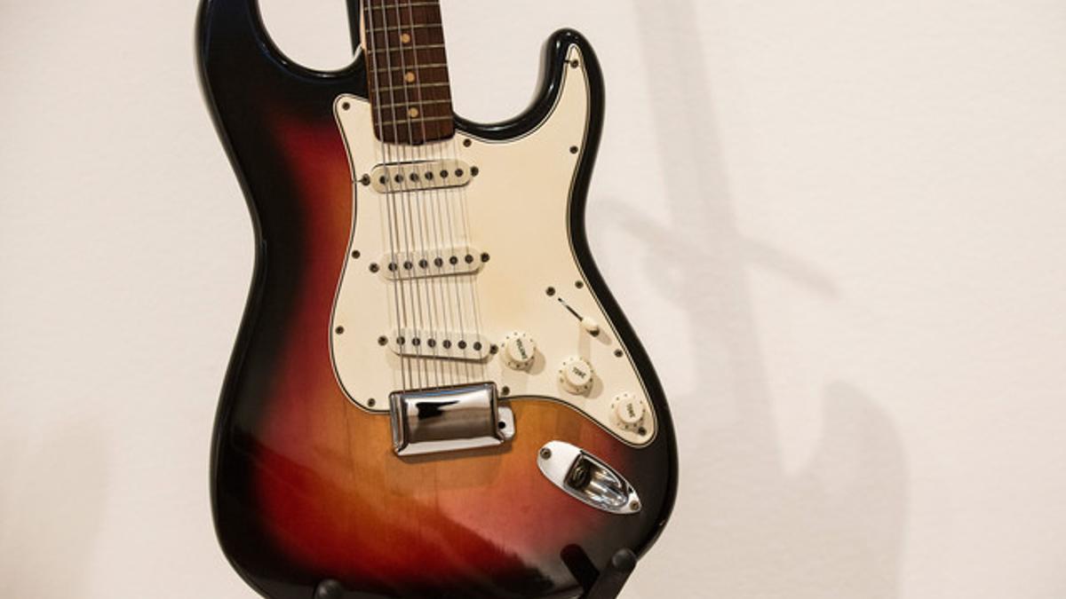 La guitarra eléctrica que Dylan usó en el festival de Newport y que se ha subastado en Nueva York.