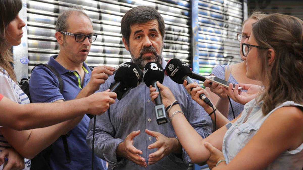 Jordi Sànchez atiende a los medios, el pasado 3 de julio tras votar en la consulta de la ANC.