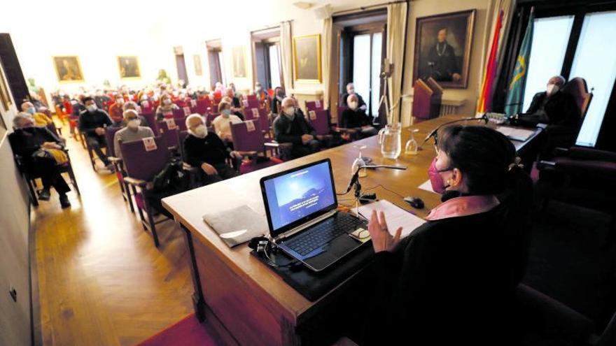 Nati Torres Rodríguez, durante su conferencia, en el salón de actos del RIDEA. | Luisma Murias