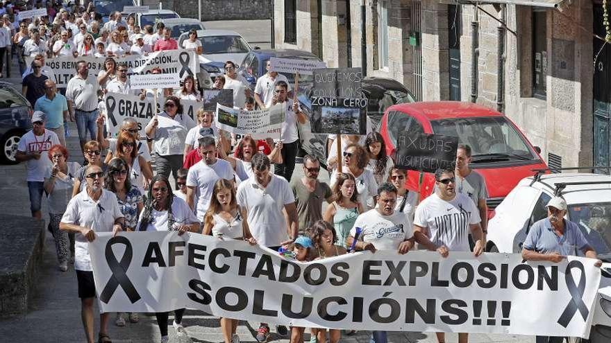 Manifestación de vecinos afectados por la explosión. // José Lores