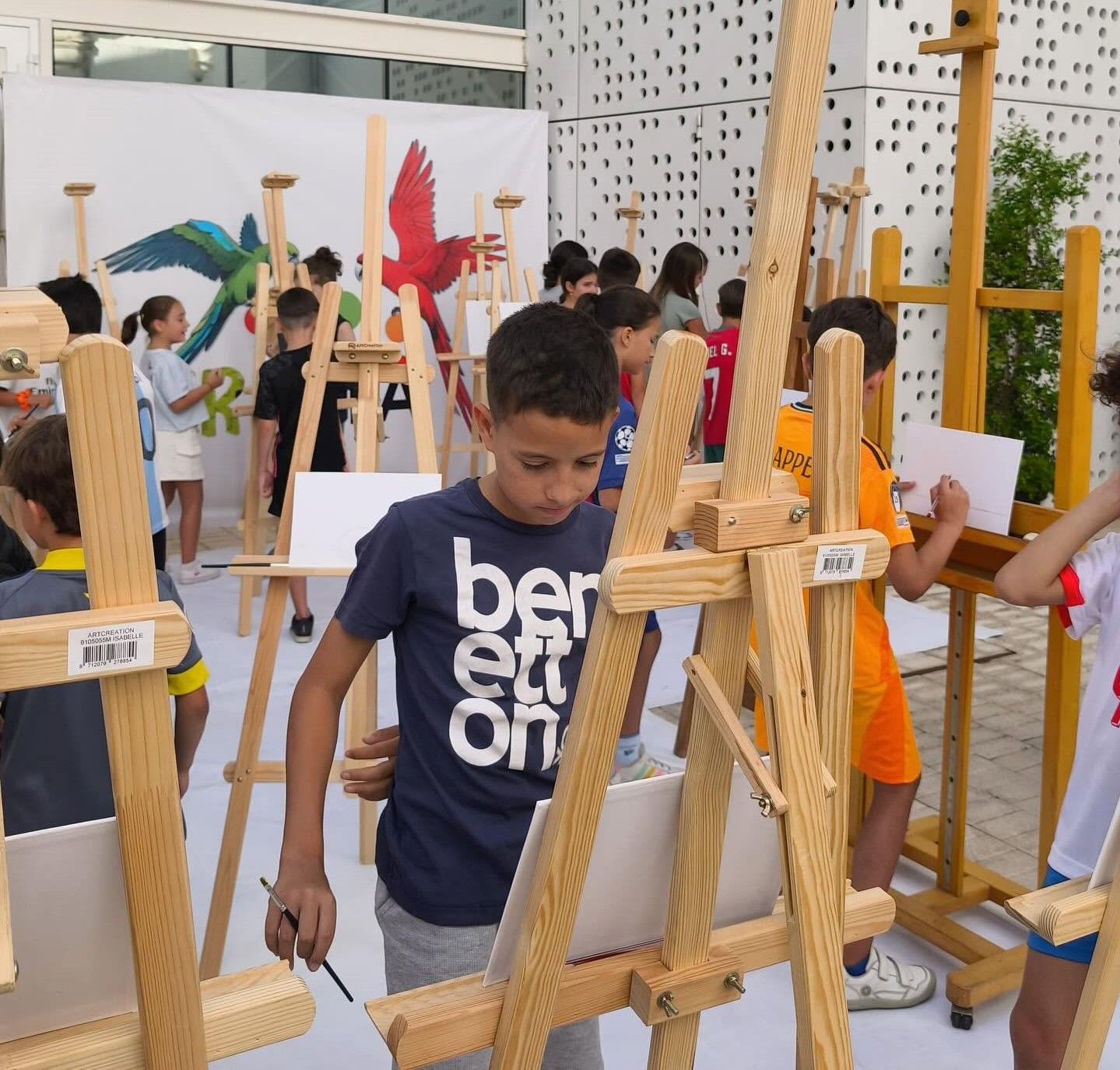 Niños participan en una actividad del campamento el año pasado.