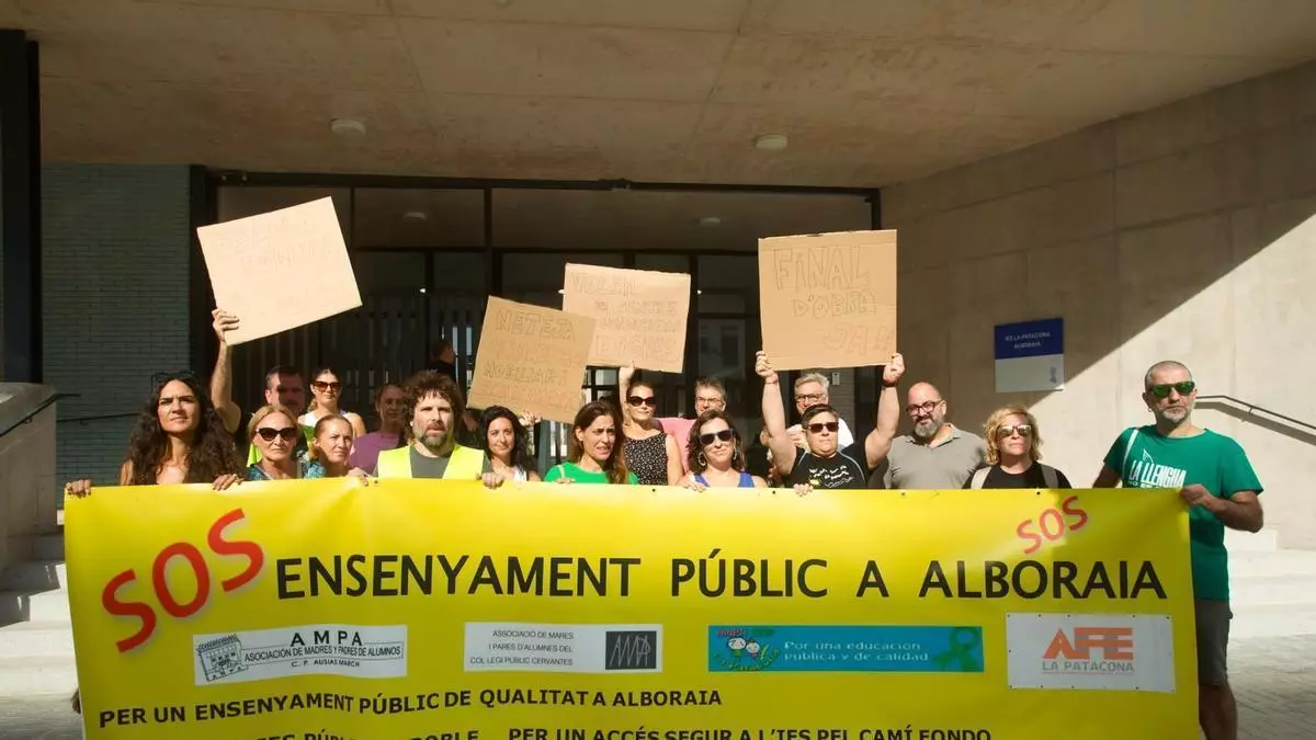 «¡Pero si no está acabado!»: Así estrena curso el nuevo IES La Patacona tras 15 años en barracones