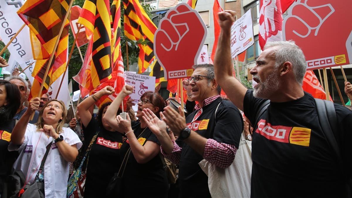 Los funcionarios han expresado sus quejas durante la reunión mantenida entre la Generalitat y los sindicatos.