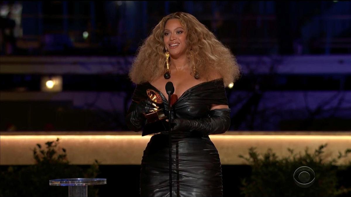 Beyoncé marca récord en los Grammy 2021.