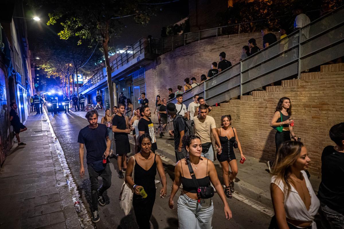 Ambiente nocturno de la Festividad de Santa María, en el barrio de Gràcia