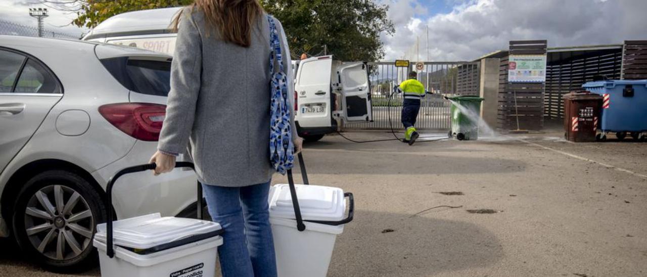 Emaya alega que el camión no puede pasar por según qué calles estrechas de es Secar y sa Garriga. | B.RAMON