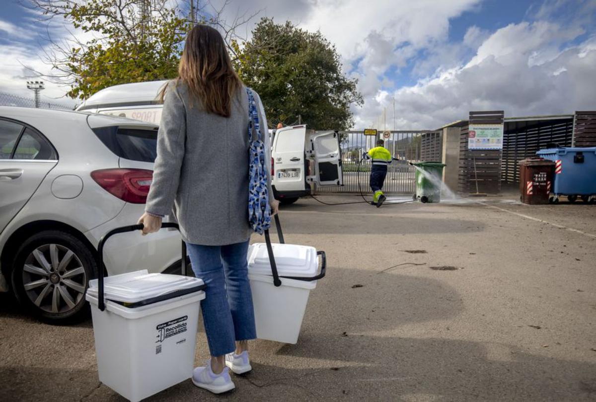 Emaya alega que el camión no puede pasar por según qué calles estrechas de es Secar y sa Garriga. | B.RAMON