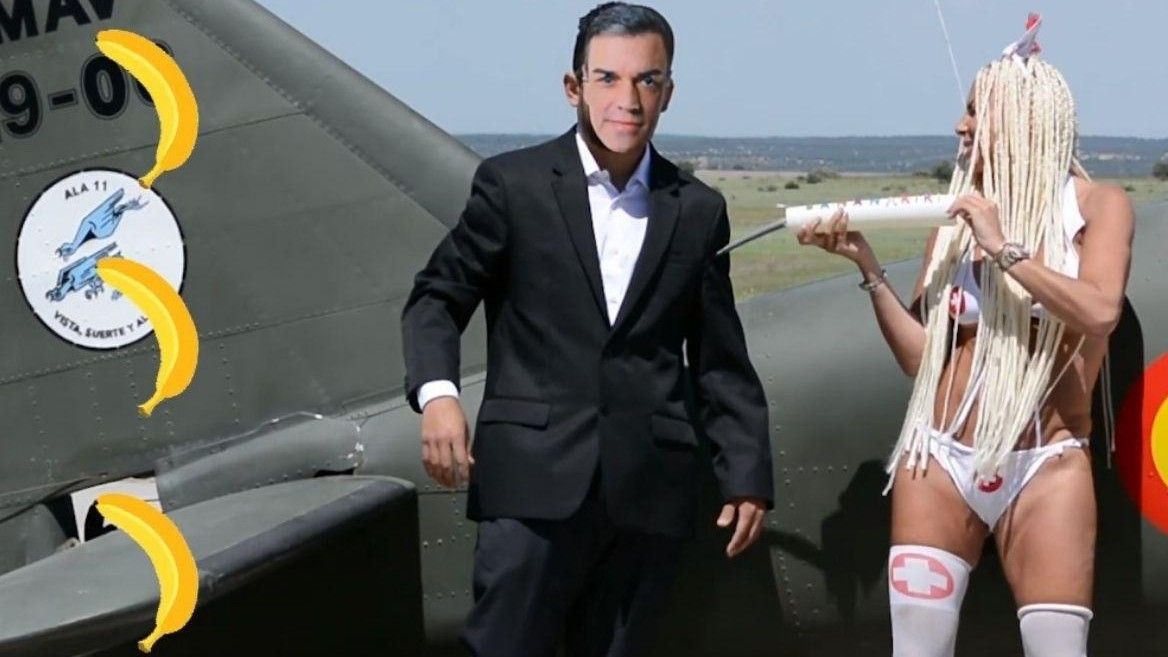 Leticia Sabeter vacuna al presidente del Gobierno, Pedro Sánchez, en su videoclip 'La bananakiki'
