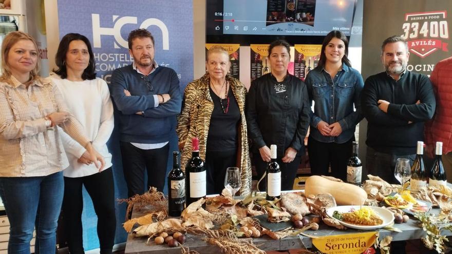 Autoridades y participantes de la segunda edición de la Seronda de vinos y tapas. | L. L.