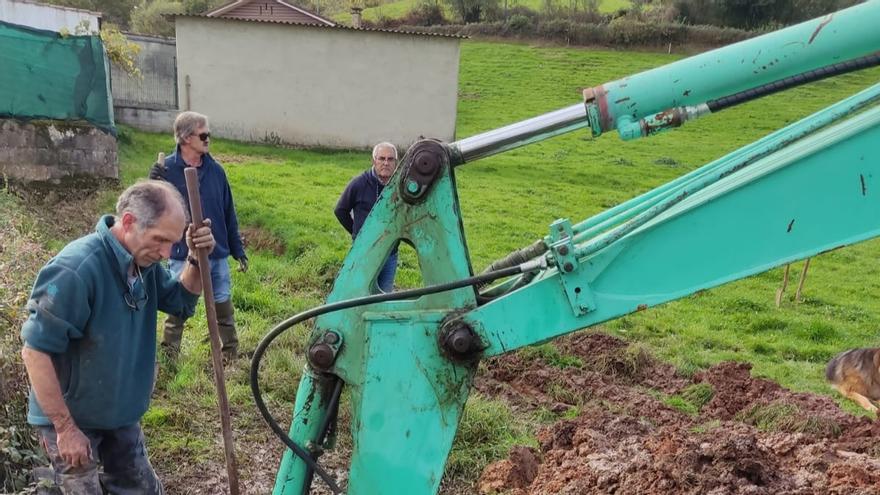 Reparan una de las averías de la red de abastecimiento de agua de Lieres