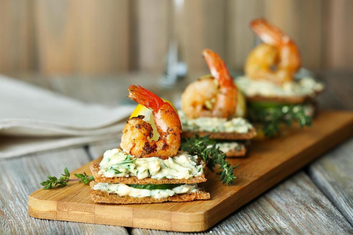 Canapés de gambas.