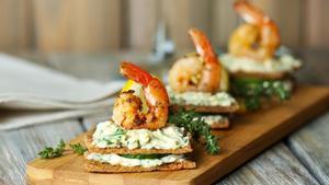 Canapés de gambas.