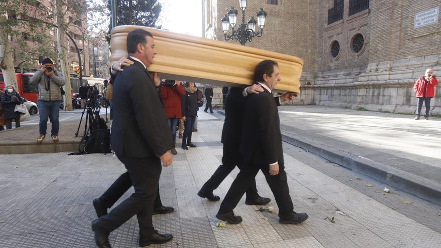 Mensajes de los Reyes y el Papa y una jota despiden a César Alierta en Zaragoza