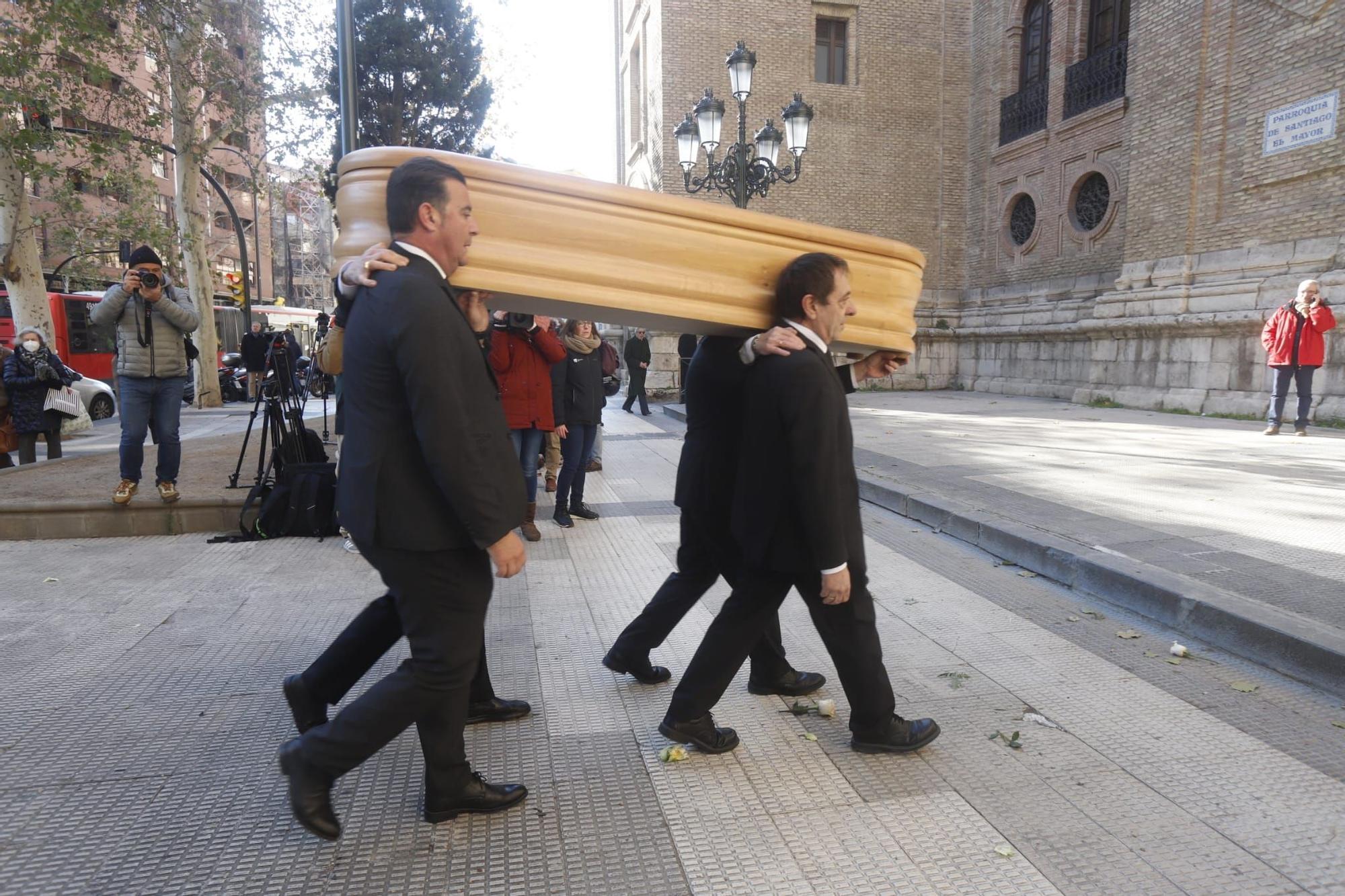 Multitudinario último adiós a César Alierta en Zaragoza