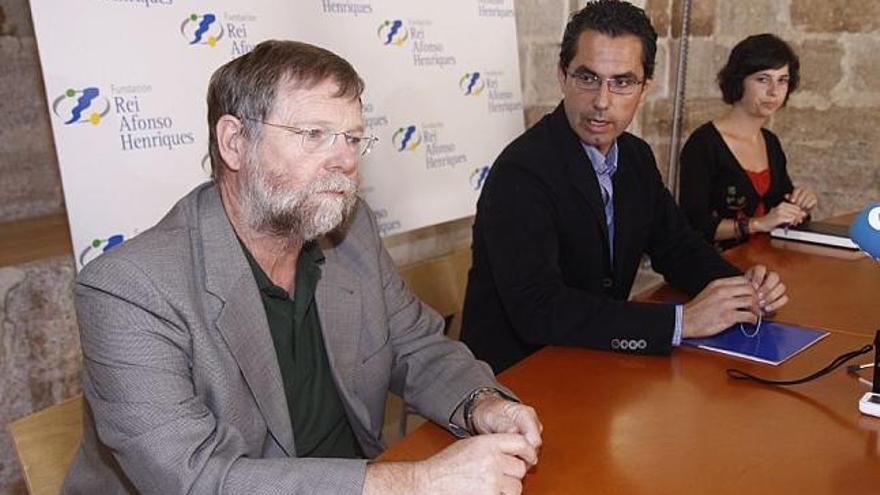 De izquierda a derecha, Graham Thomson, José Luis González Prada y Rita Lopes, durante la presentación.