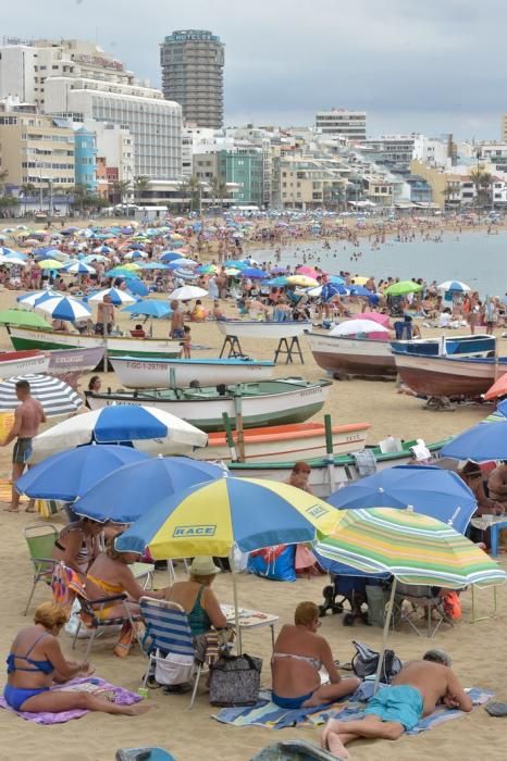 24-06-2019 LAS PALMAS DE GRAN CANARIA. Vistas de la playa de Las Canteras en la tarde de San Juan  | 24/06/2019 | Fotógrafo: Andrés Cruz