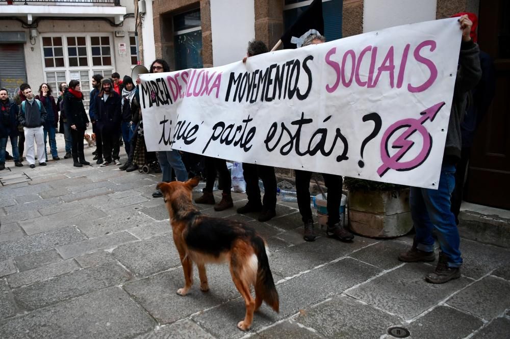 Protesta de miembros de A Insumisa en Ciudad Vieja