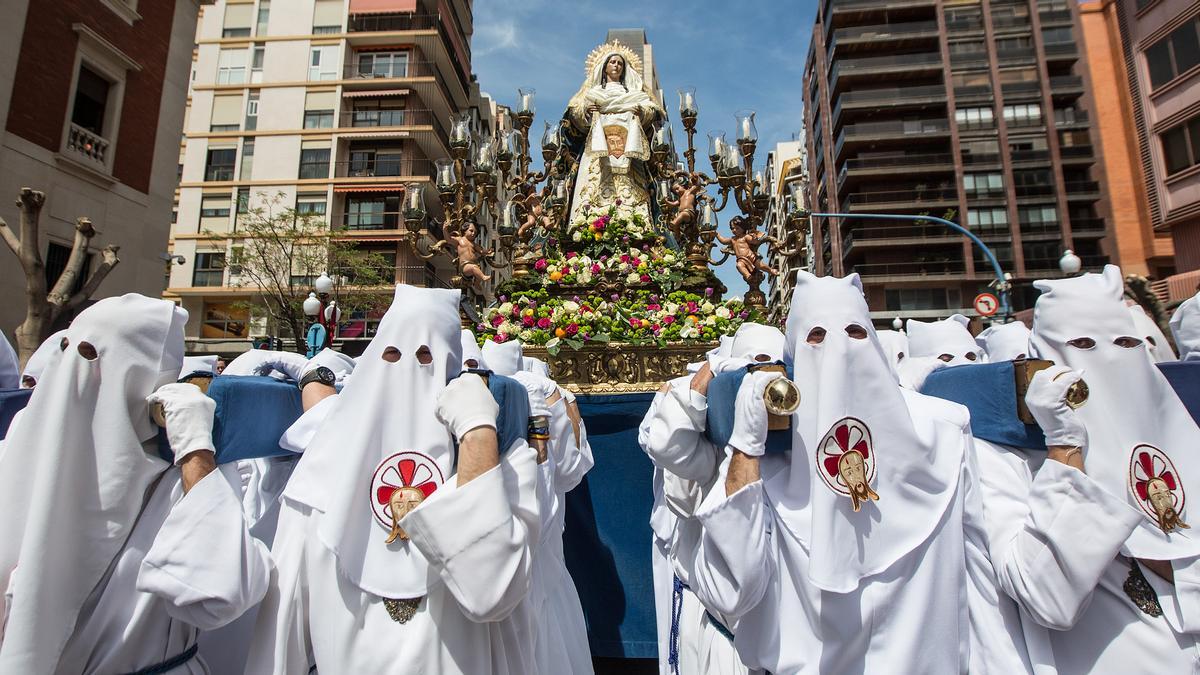 La Verónica en una procesión por las calles de Alicante