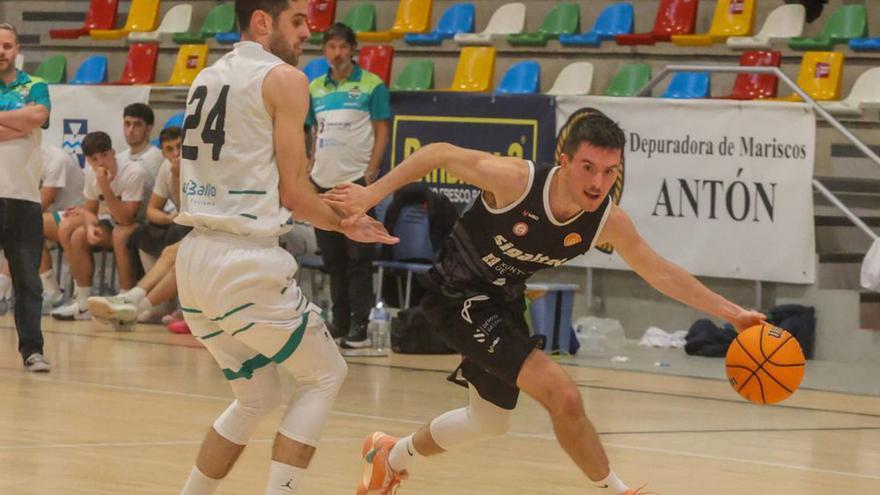 Óscar Castaño, con 18 puntos, lideró al Sigaltec a la victoria .