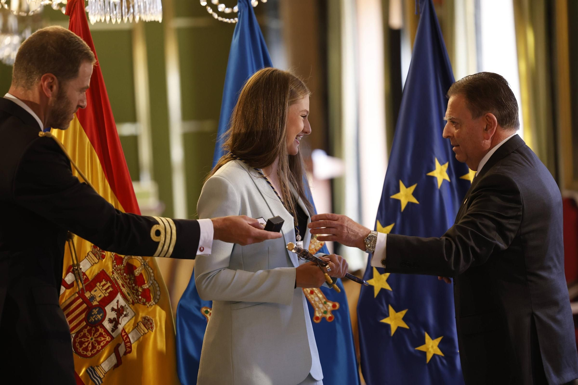 La Princesa Leonor recibe el título de Alcaldesa Honoraria de Oviedo en salón del plenos del Ayuntamiento. 