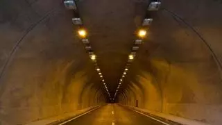 Els 6 consells de la DGT a l'hora d'entrar en un túnel