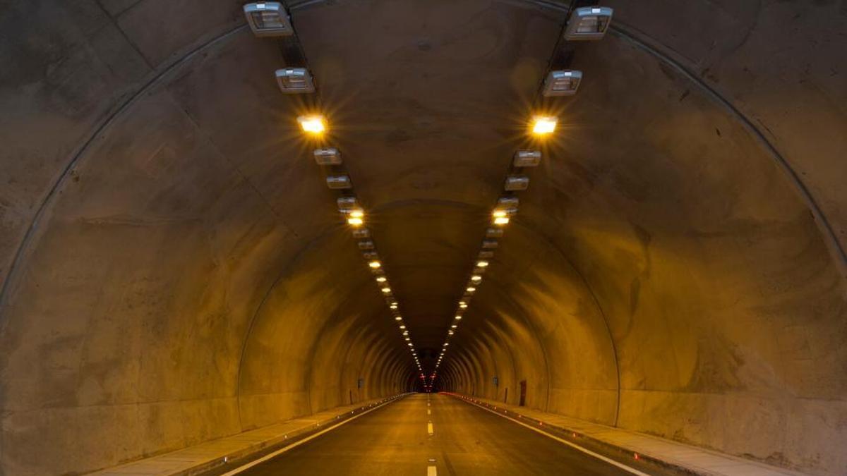 Els consells de la DGT a l'hora d'entrar en un túnel
