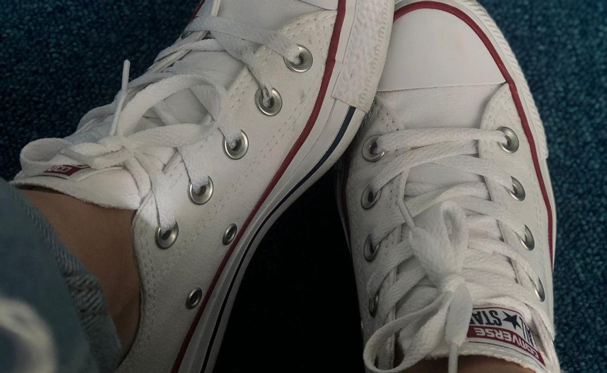 Cómo limpiar las zapatillas blancas de tela: el truco de Tiktok que debes probar