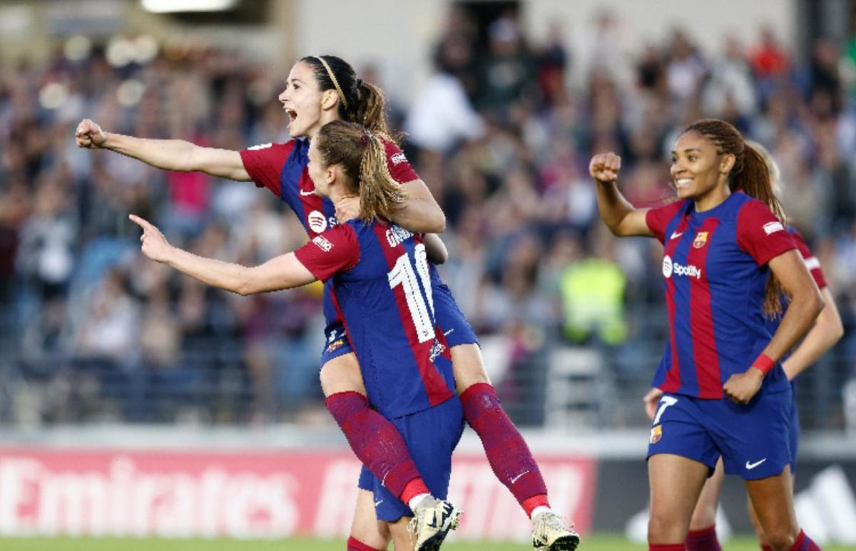 Las jugadoras del FC Barcelona celebran uno de los goles anotados frente al Real Madrid.