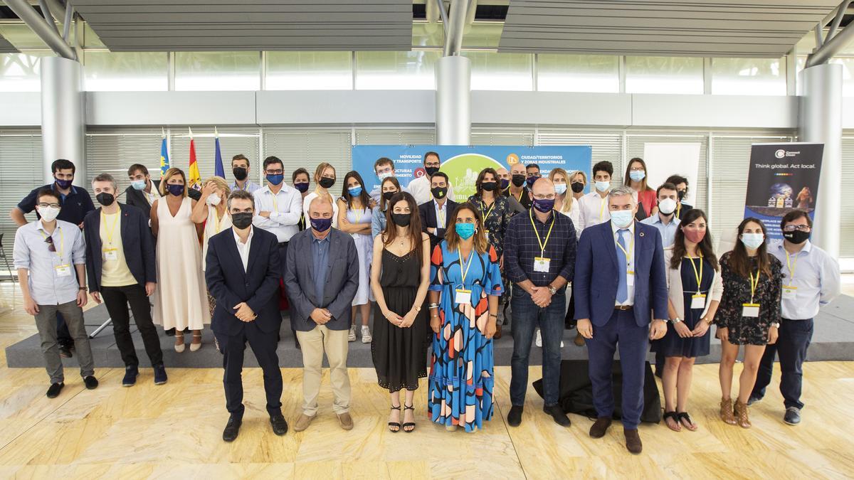 Los organizadores y una parte de los participantes de la jornada del viernes.