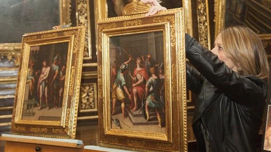 Patricia Ganado, restauradora de las obras, durante la presentación de la restauración de dos tablas del siglo XVI.