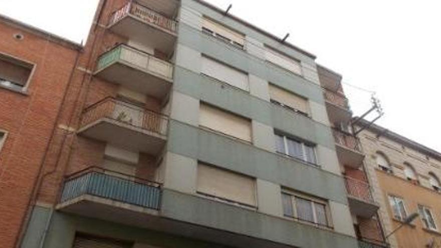 Una nena se salva de miracle després de caure d&#039;un quart pis a Manresa