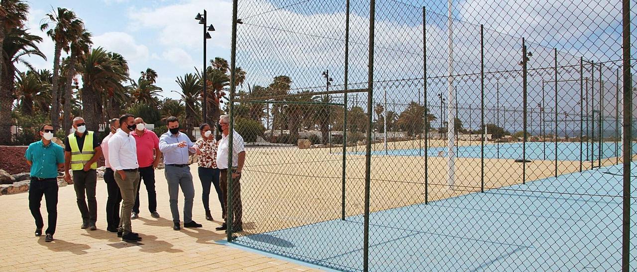 Visita del alcalde Óscar Noda y miembros de su gobierno al Parque Atlántico de Playa Blanca.