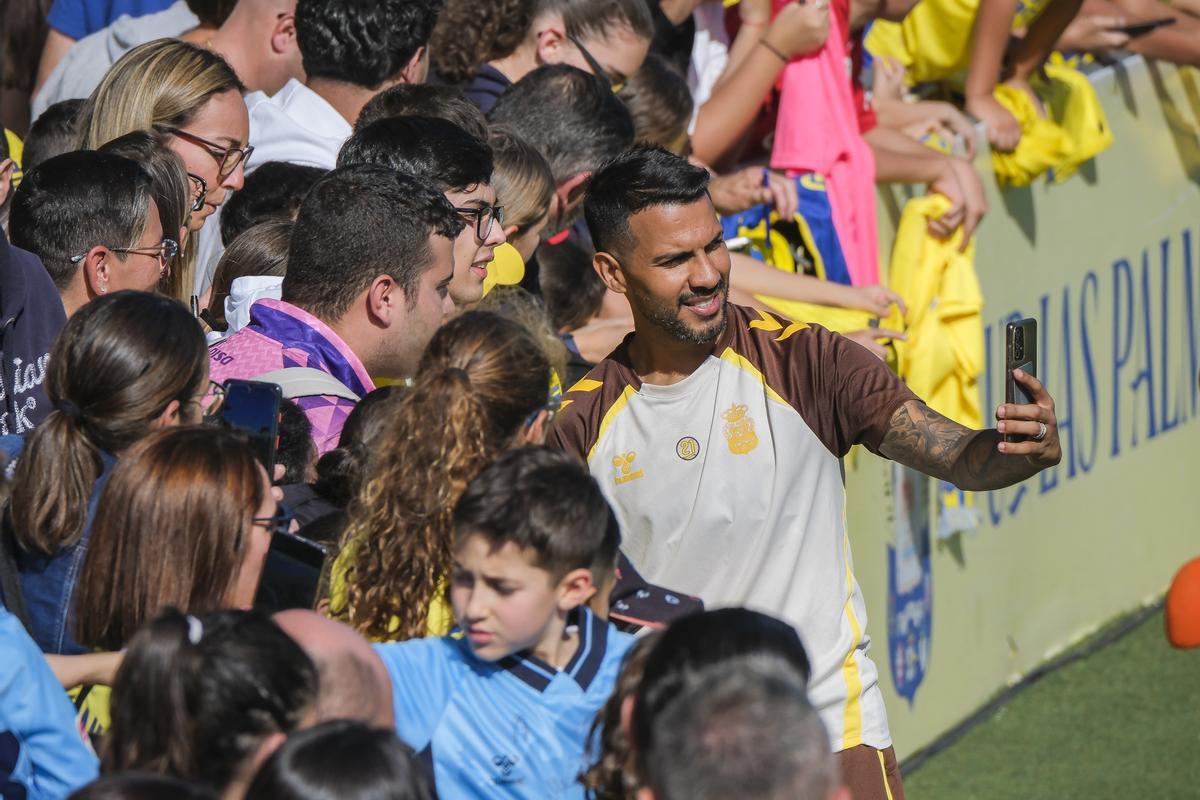 Selfi de Viera con un aficionado de la UD.