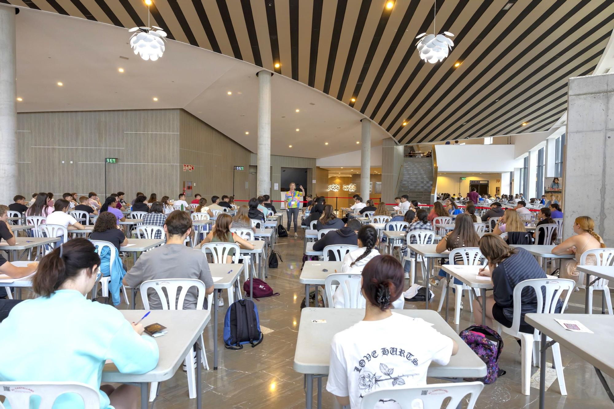 456 estudiantes de seis municipios están realizando las pruebas de la EBAU en el Auditorio Internacional de Torrevieja