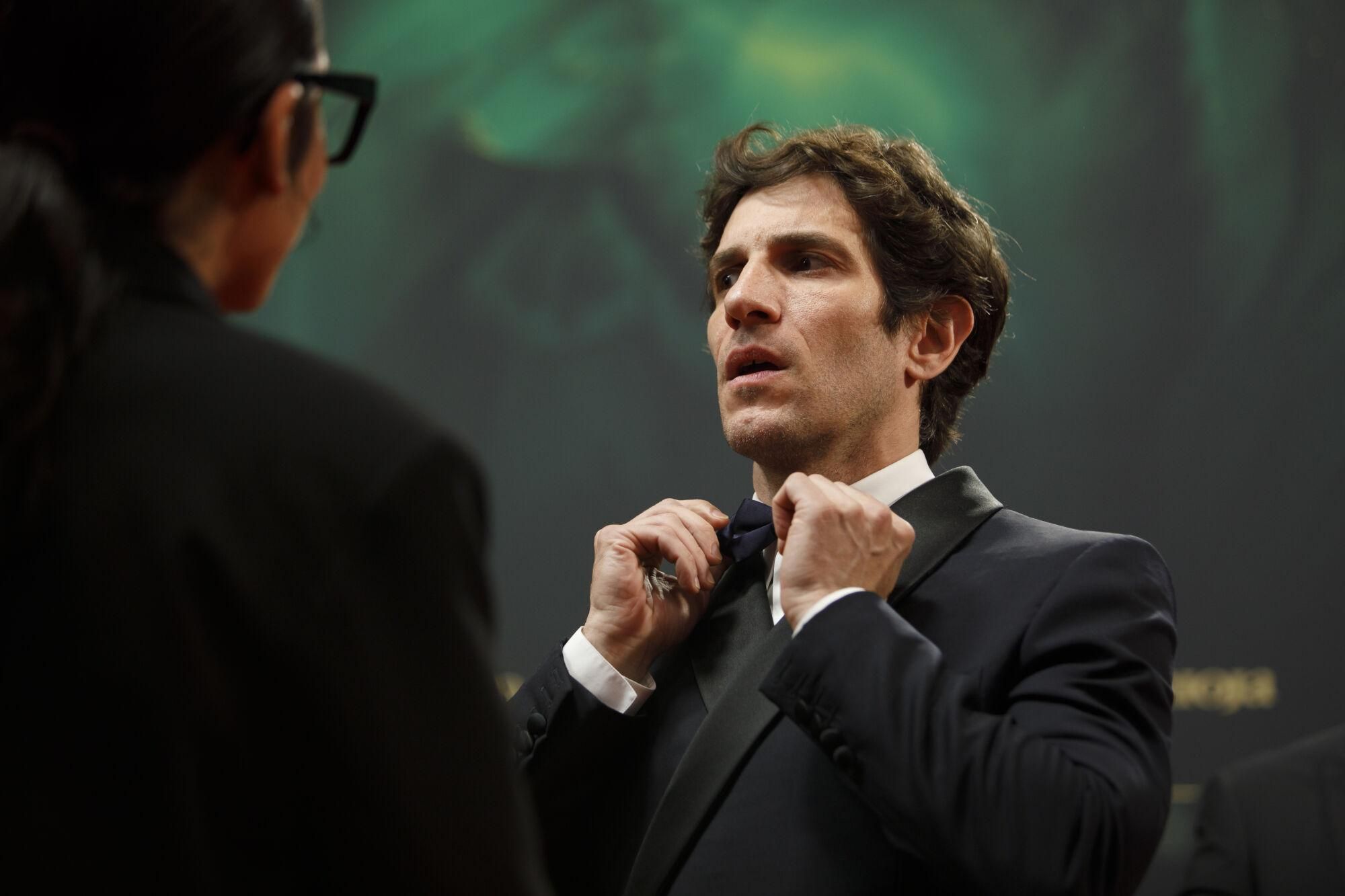 El actor Quim Gutiérez posa en la alfombra roja de la 39º edición de los Premios Goya, en el Palacio de Exposiciones y Congresos de Granada, a 8 de febrero de 2025, en Granada, Andalucía (España). Los galardones son otorgados de manera anual por la Academia de las Artes y las Ciencias Cinematográficas de España (AACCE) con el objetivo de premiar a los mejores profesionales en cada una de las distintas especialidades tanto técnicas como creativas del cine español. 08 FEBRERO 2025;GOYA;CINE;PREMIOS;GALA;CINEASTAS;PHOTOCALL;ALFOMBRA ROJA; Álex Cámara / Europa Press 08/02/2025. QUIM GUTIERREZ;Álex Cámara;