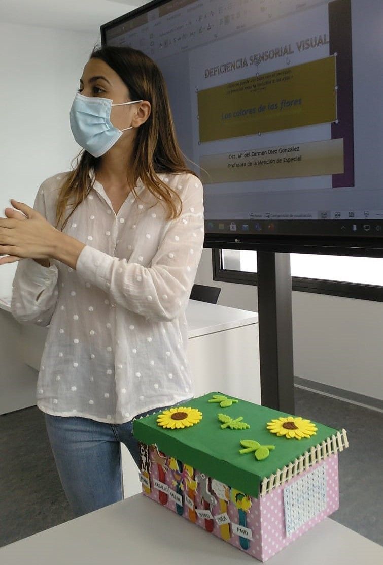 Cintia Sanchez, durante un taller de lenguaje para sordos