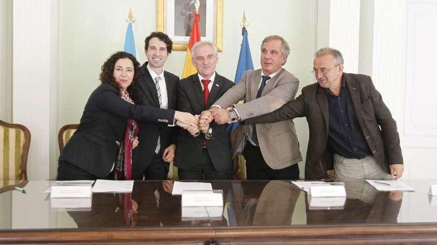 Virxilio Rodríguez y Roberto Castro en el centro. // Jesús Regal