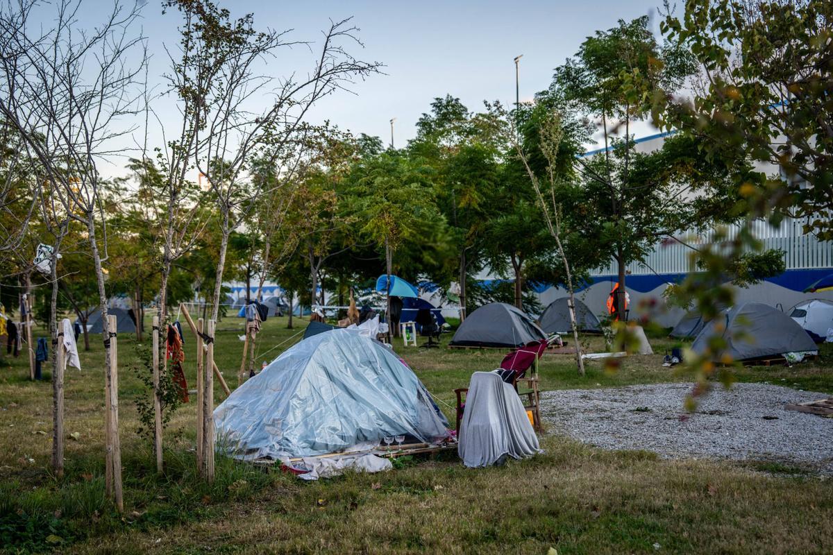 Лагерь на улице Номер 2: мечты о будущем среди палаток Барселоны