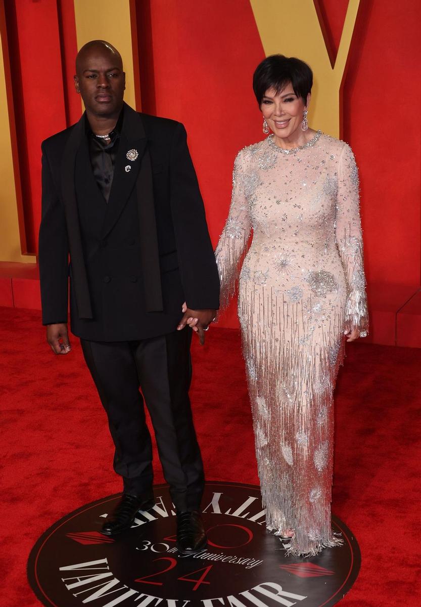 Corey Gamble y Kris Jenner en la fiesta post Oscars 2024 de Vanity Fair