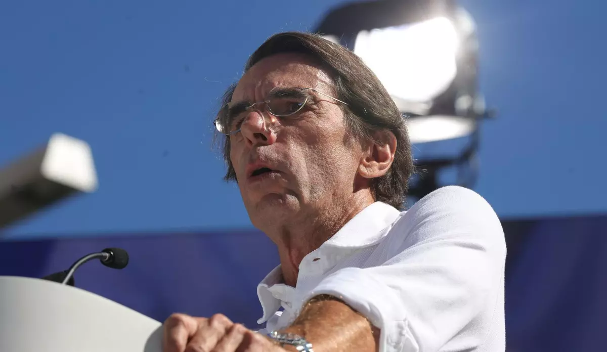 Aznar: "La historia no será benévola con aquellos que se inhiban ante una circunstancia crucial para la existencia de España"