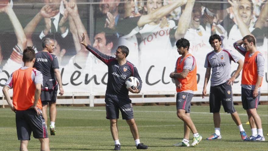 Valverde da indicaciones a sus jugadores