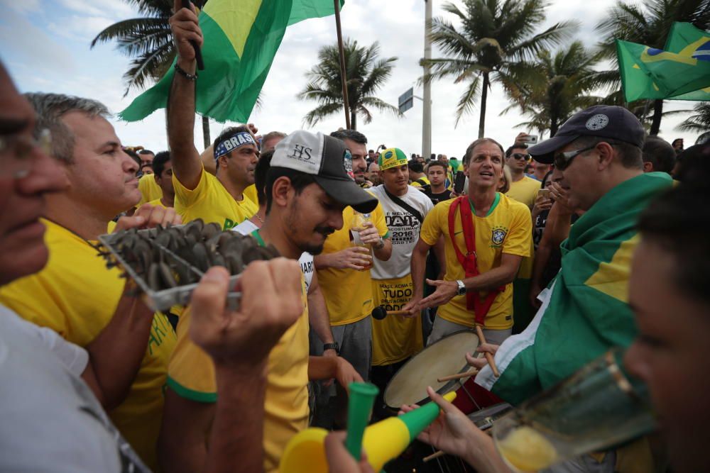 Los seguidores de Bolsonaro celebran su victoria