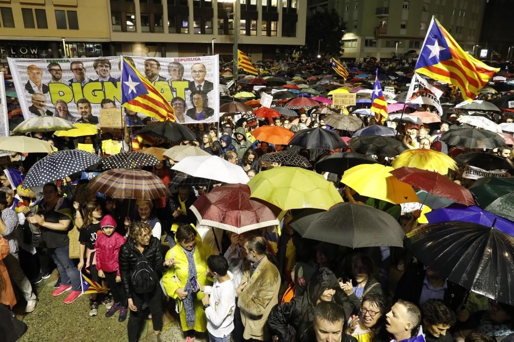 Multitudinària concentració a Girona per protestar contra la sentència del procés
