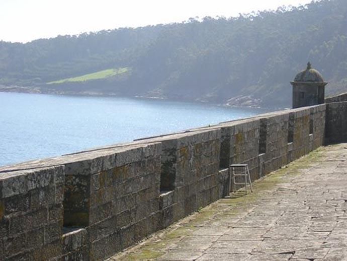 El castillo del Cardenal, a la venta en Corcubión